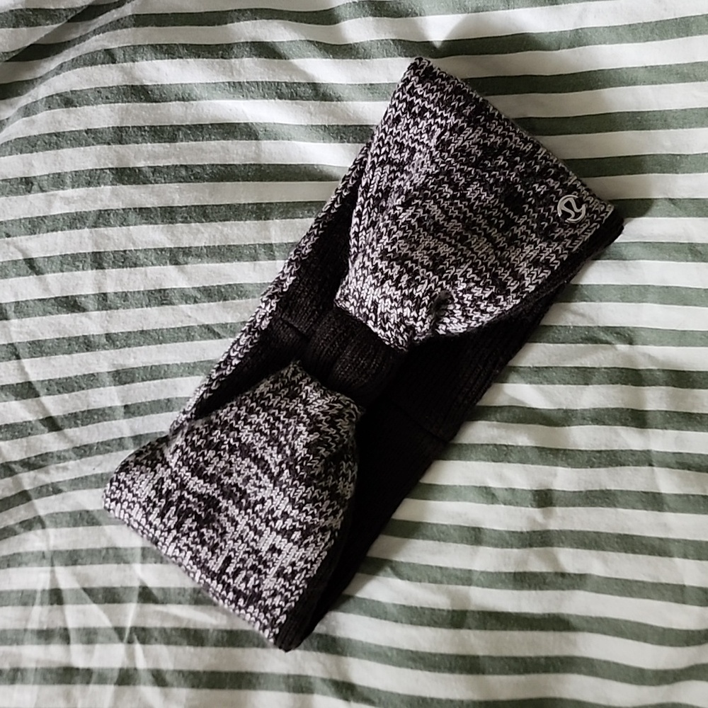 Reversible women's Lululemon ear warmer headband- size O/S